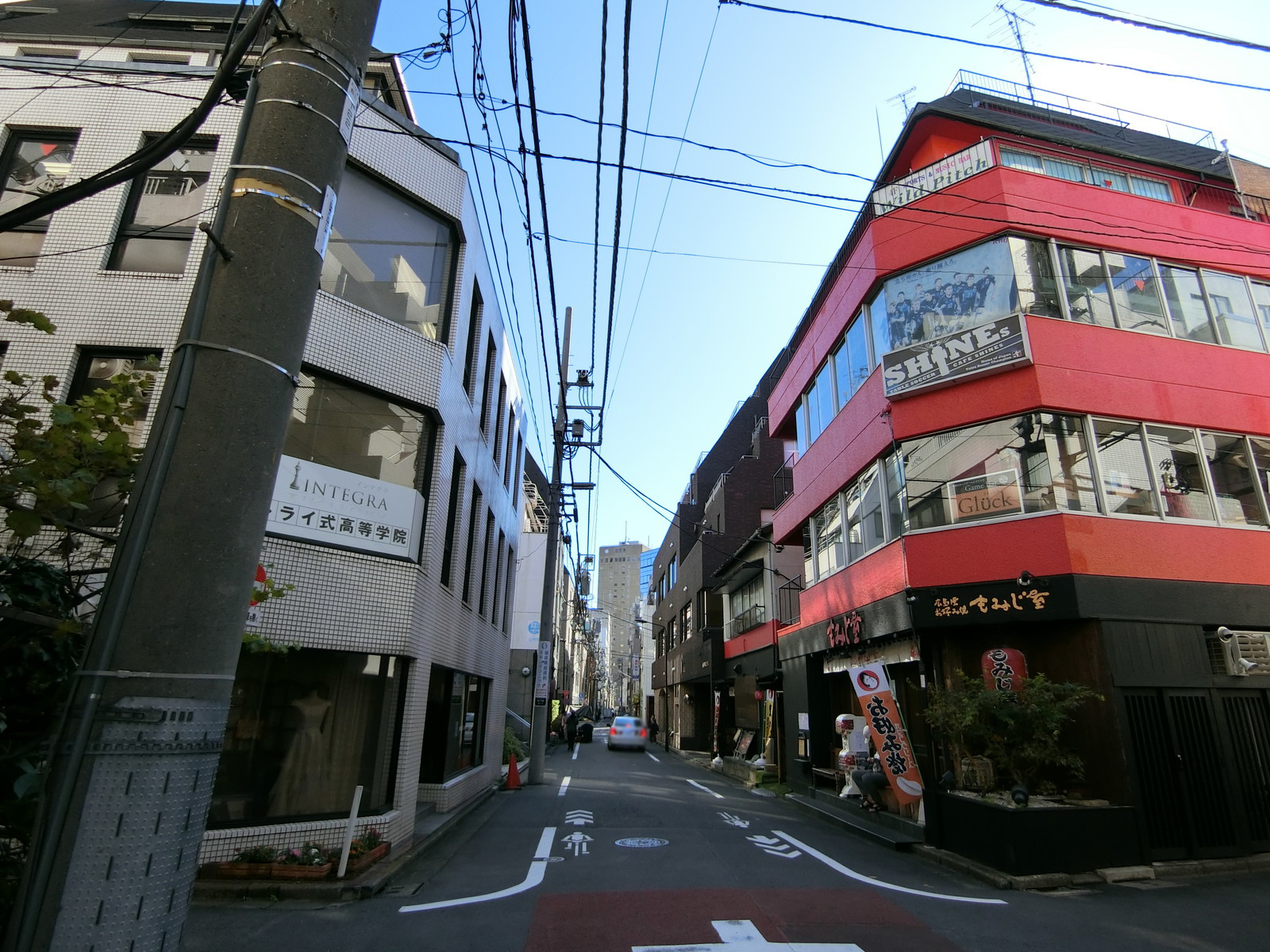 T&Tビル前面の通り