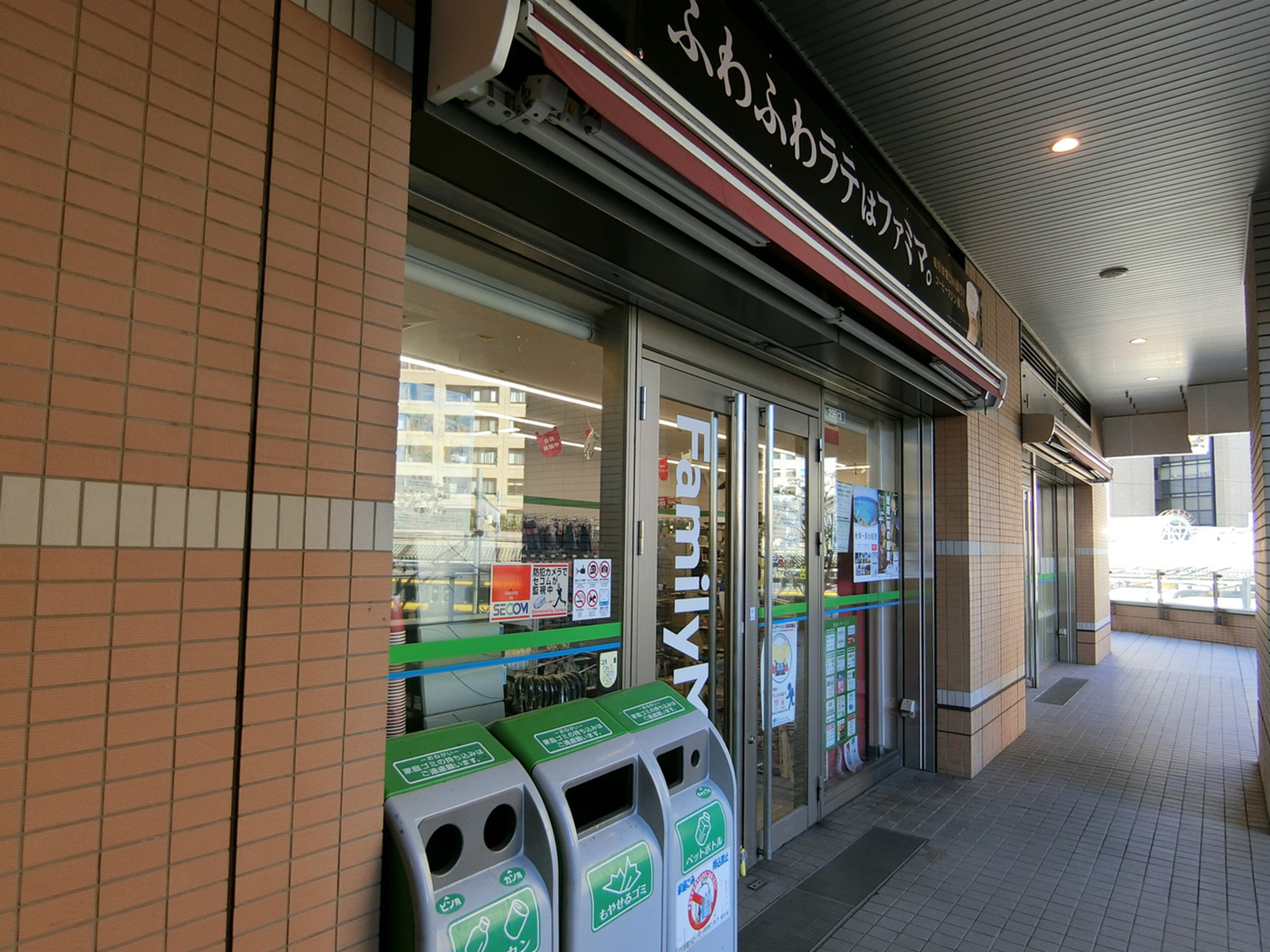 徒歩1分のファミリーマート
