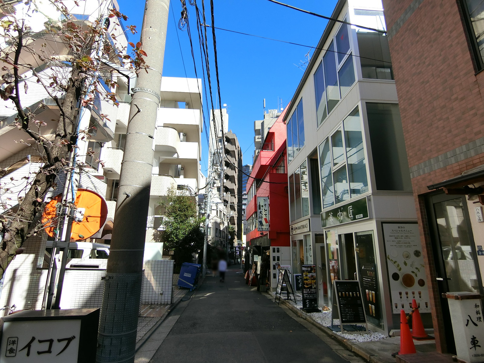 小倉ビル前面の通り