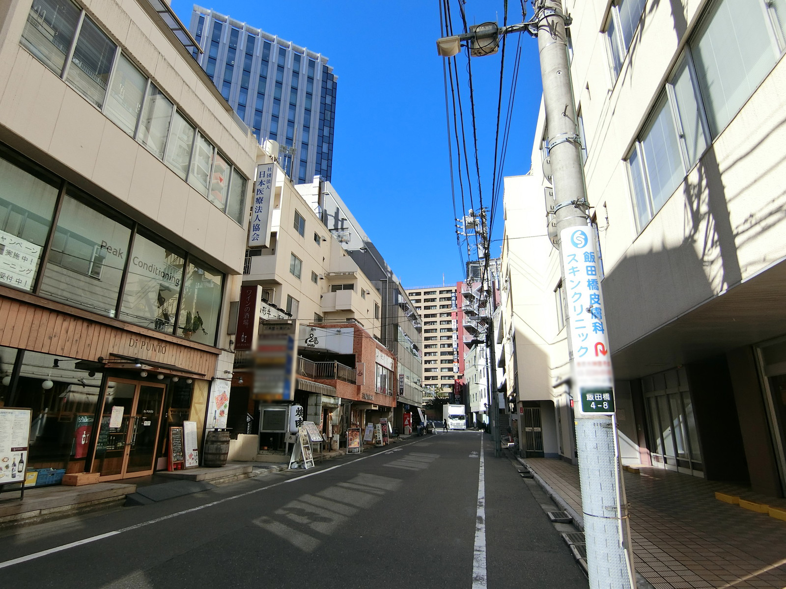 AMビル前面の通り