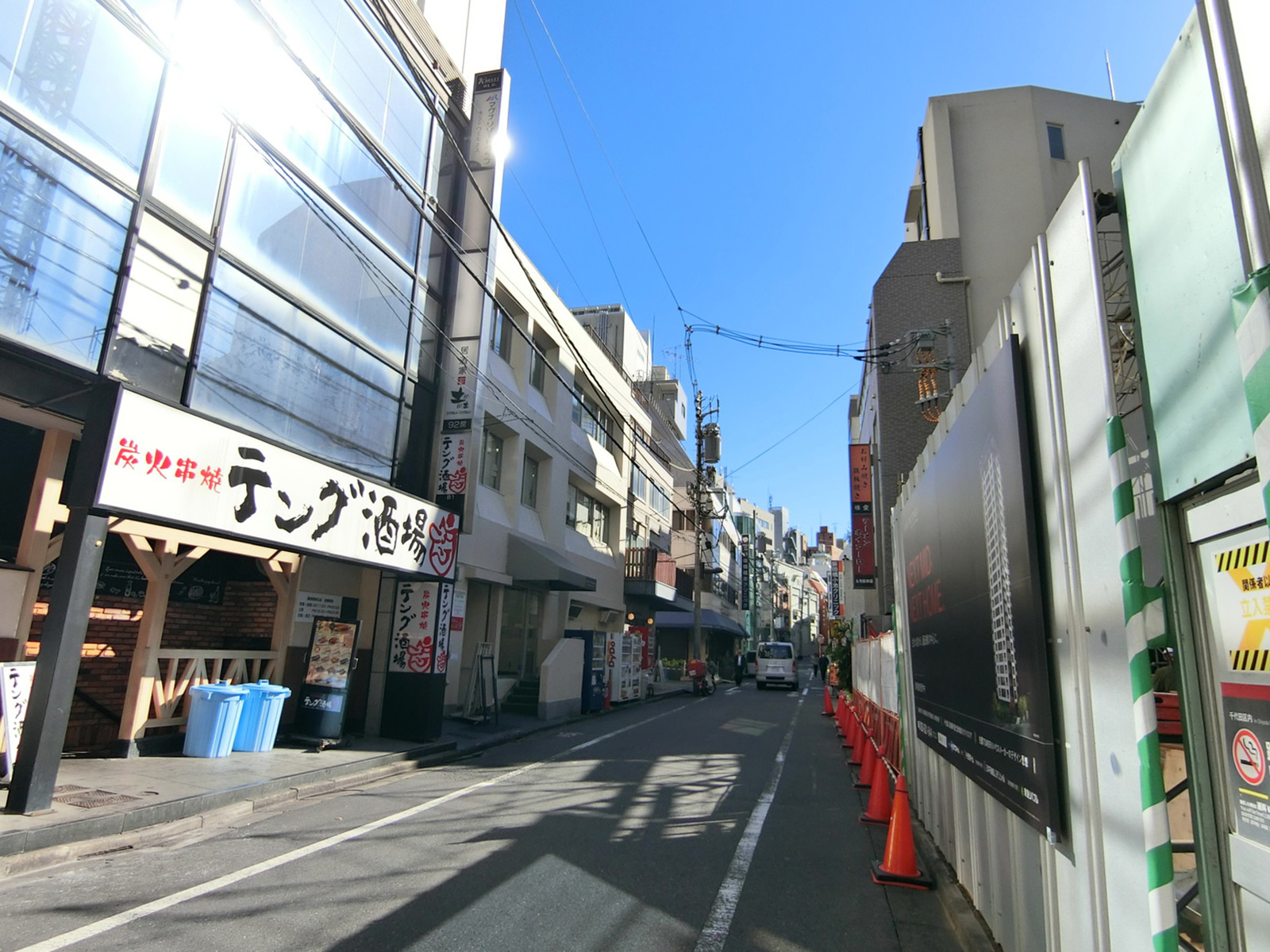 カクエイビル前面の通り