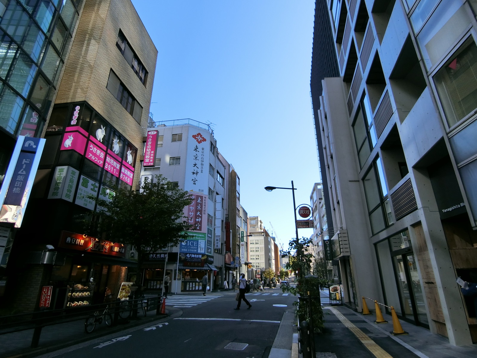 柳下ビル前面の通り