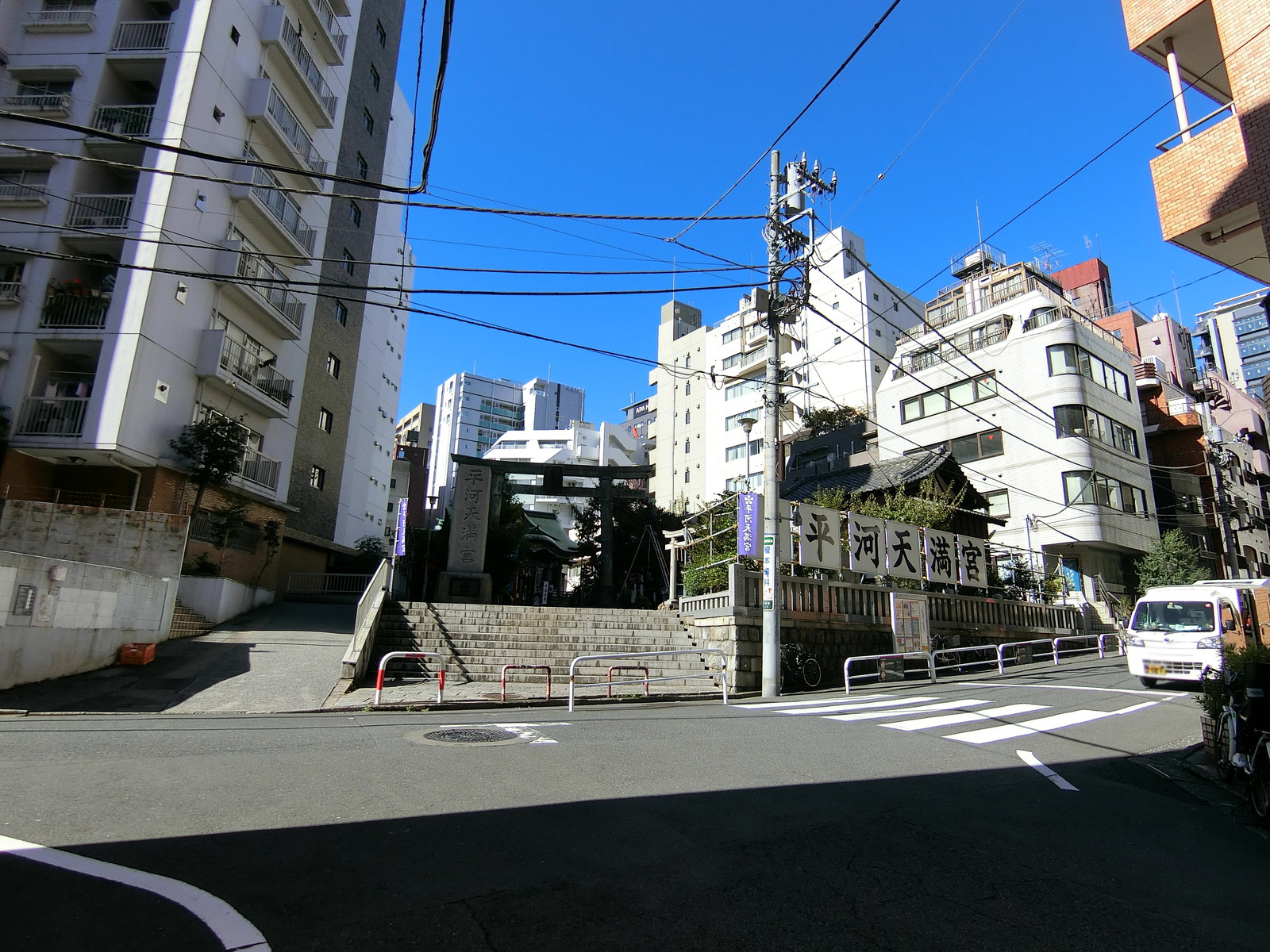 レフラスック平河町前面の通り