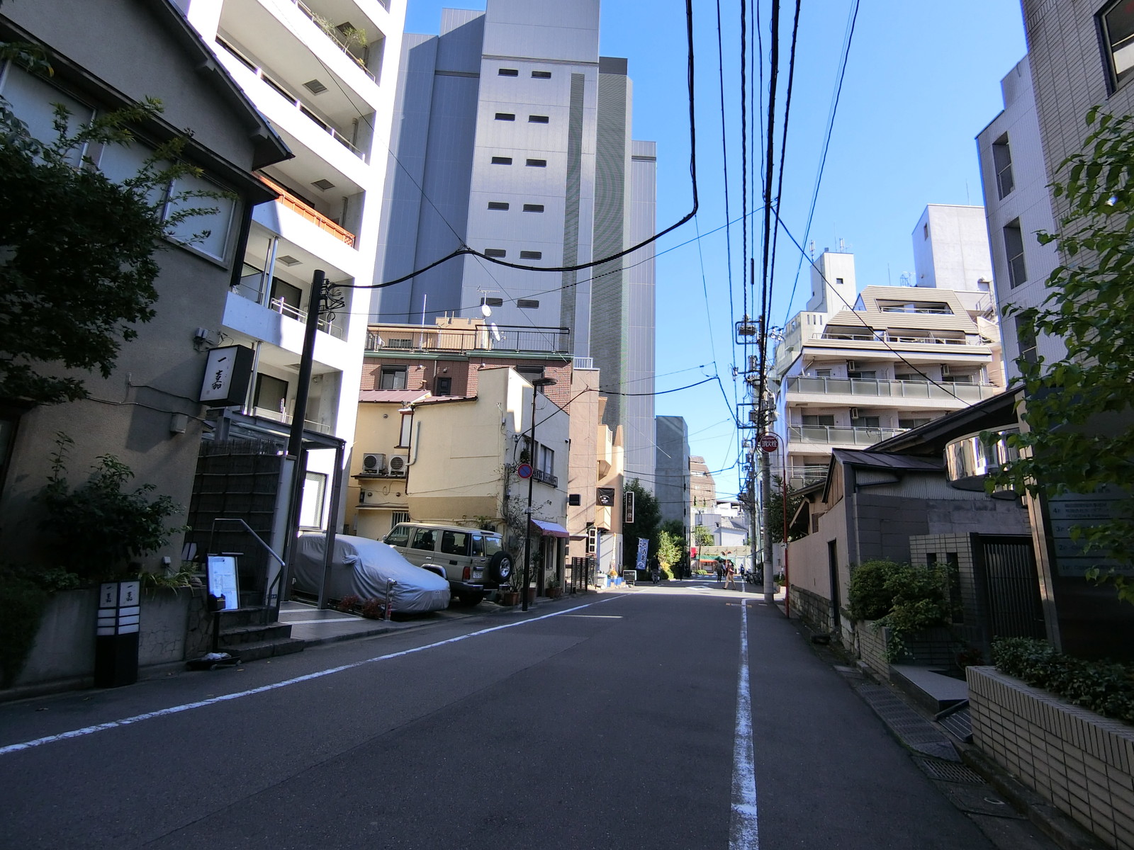 ハイックス平河町ビル前面の通り
