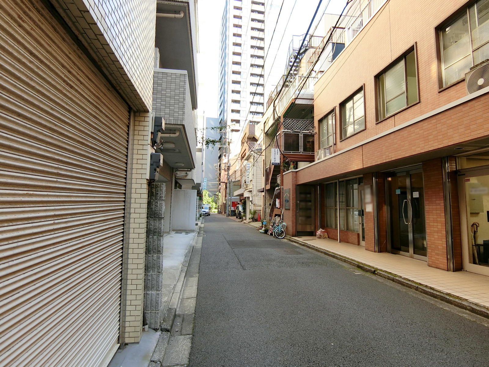 大黒屋ビル前面の通り