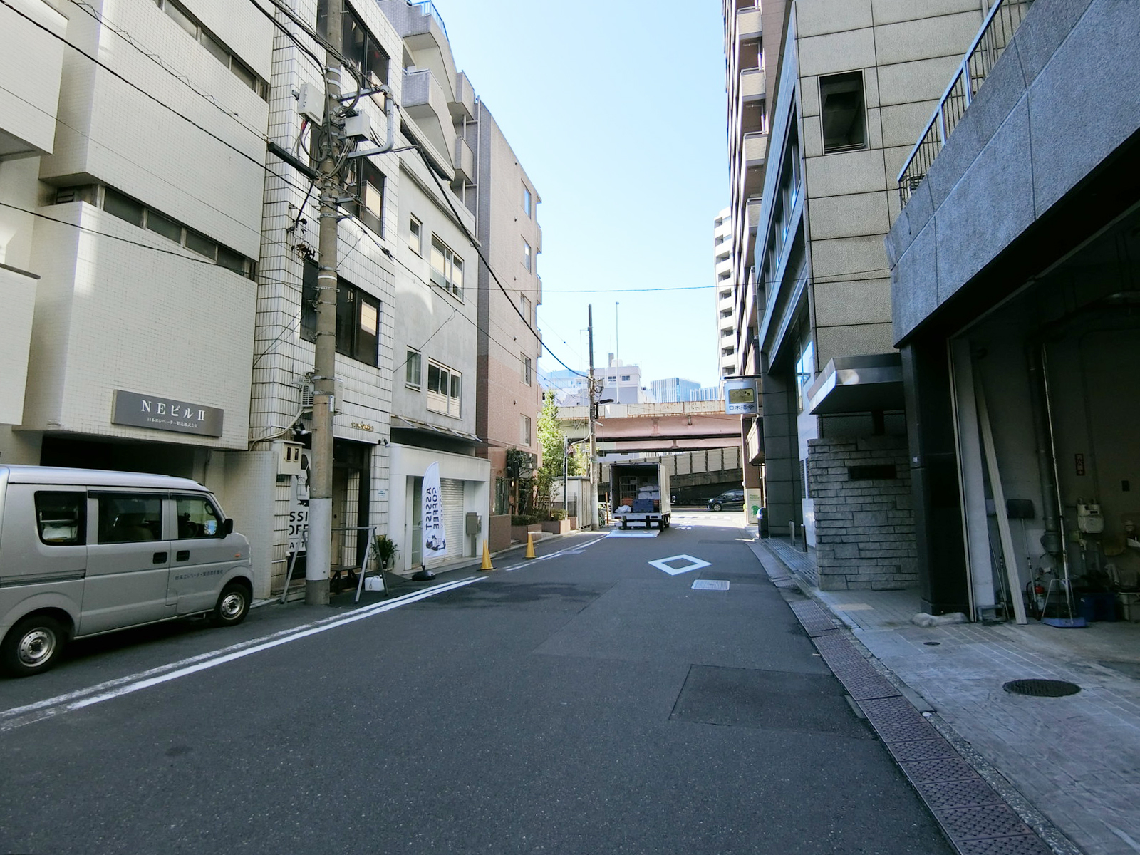 中央電設ビル前面の通り