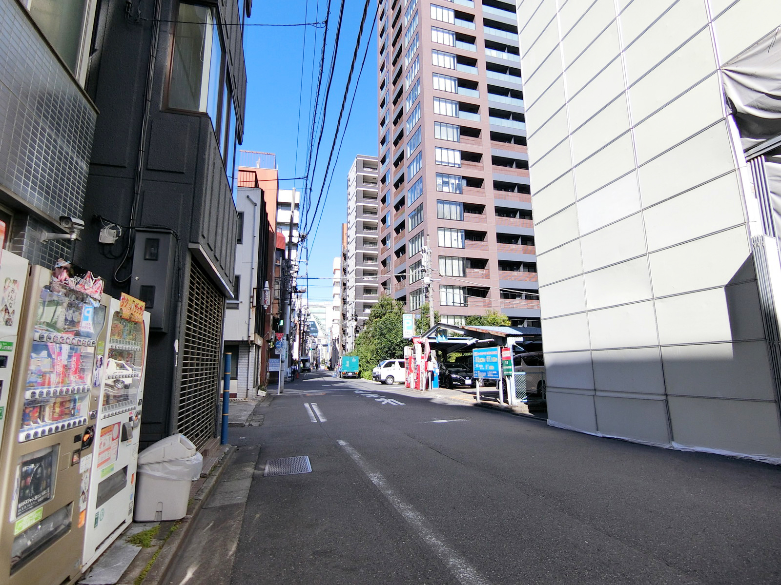 日本橋中央ビル前面の通り