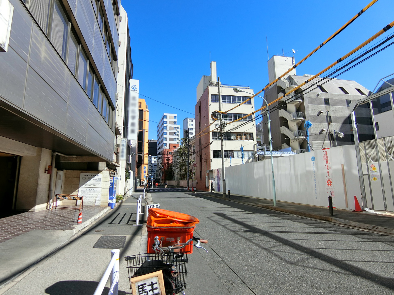中尾ビル前面の通り