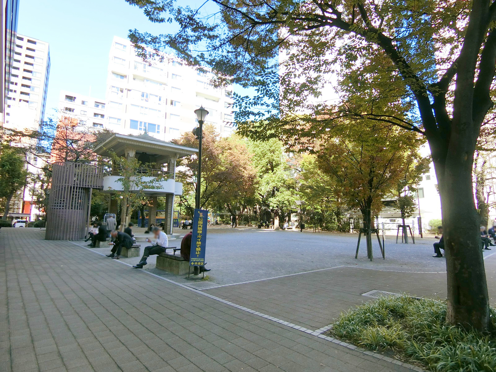 近くの十思公園