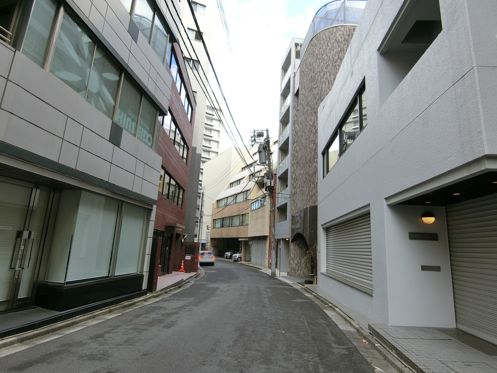 小網町エスビル前面の通り