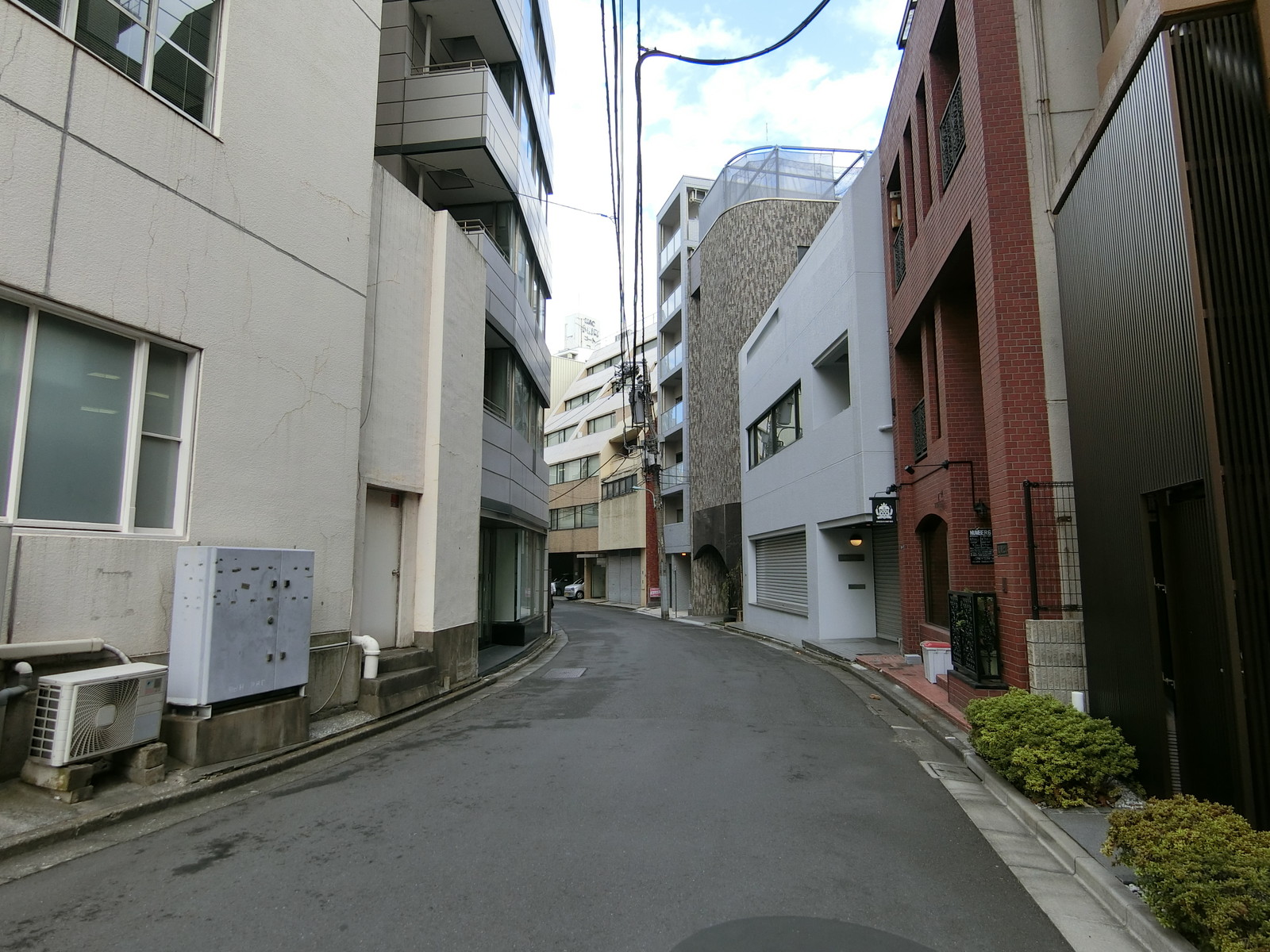 セーラー第1ビル前面の通り
