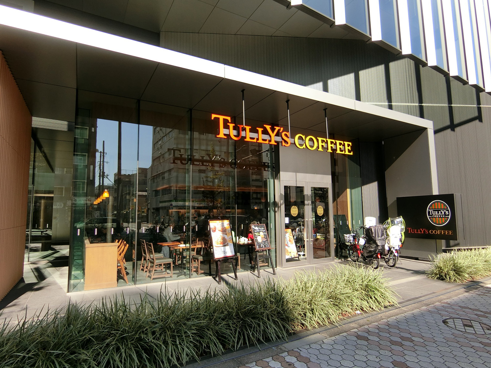 向かいのタリーズコーヒー目黒東口店