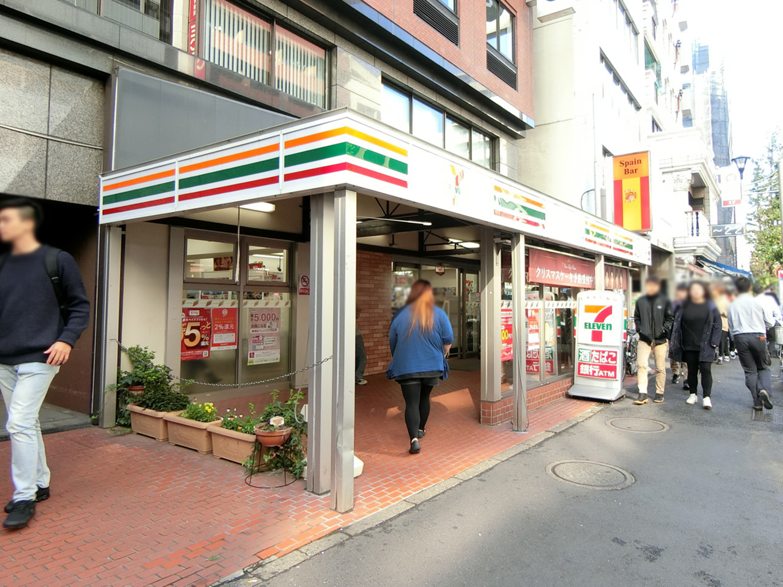 隣のセブンイレブン