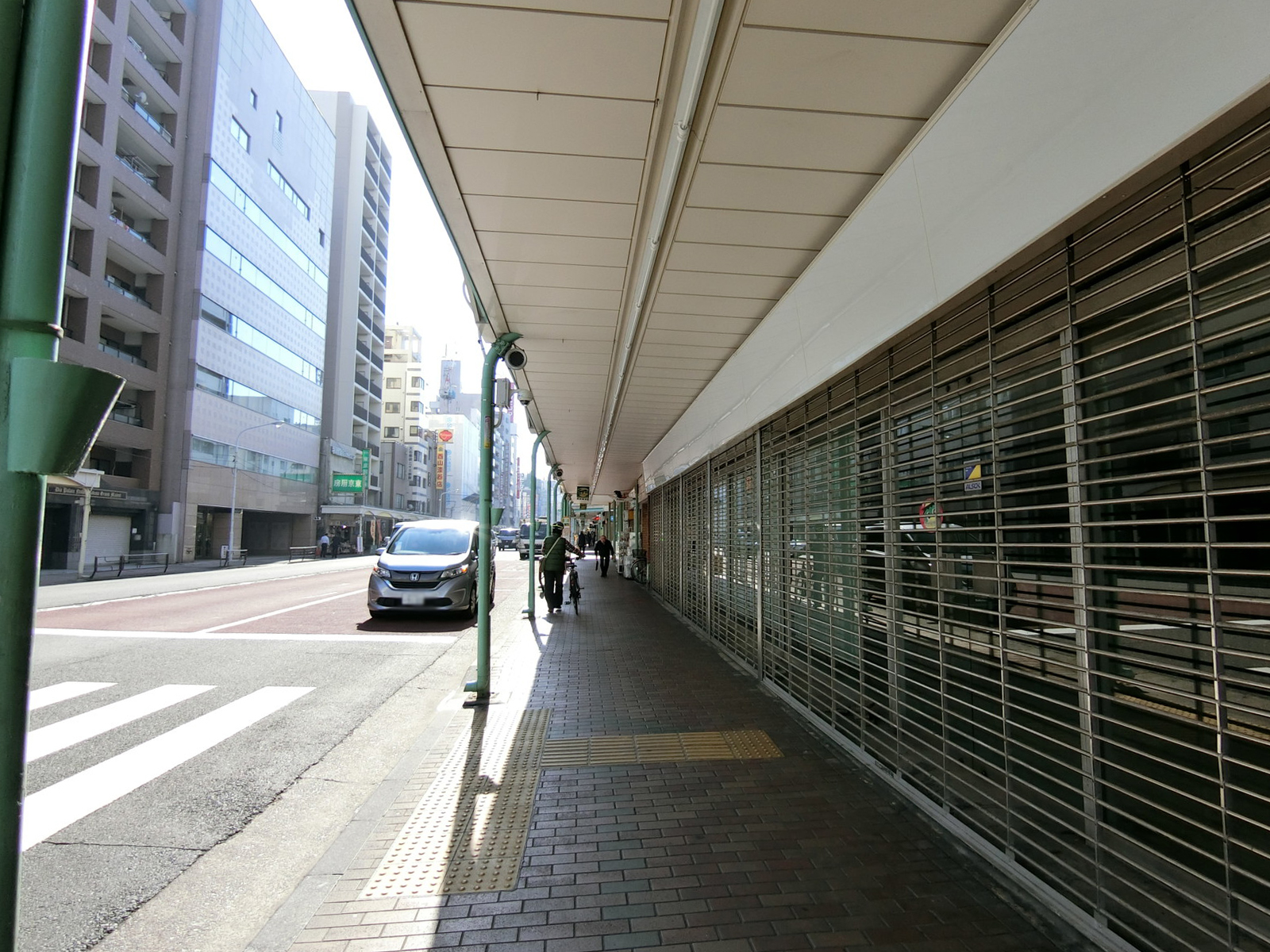 第二高総コーポ前面のかっぱ橋道具街