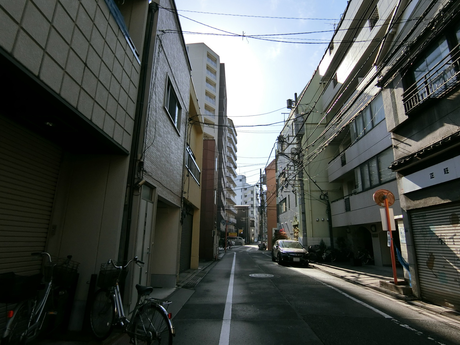 周辺は住宅街