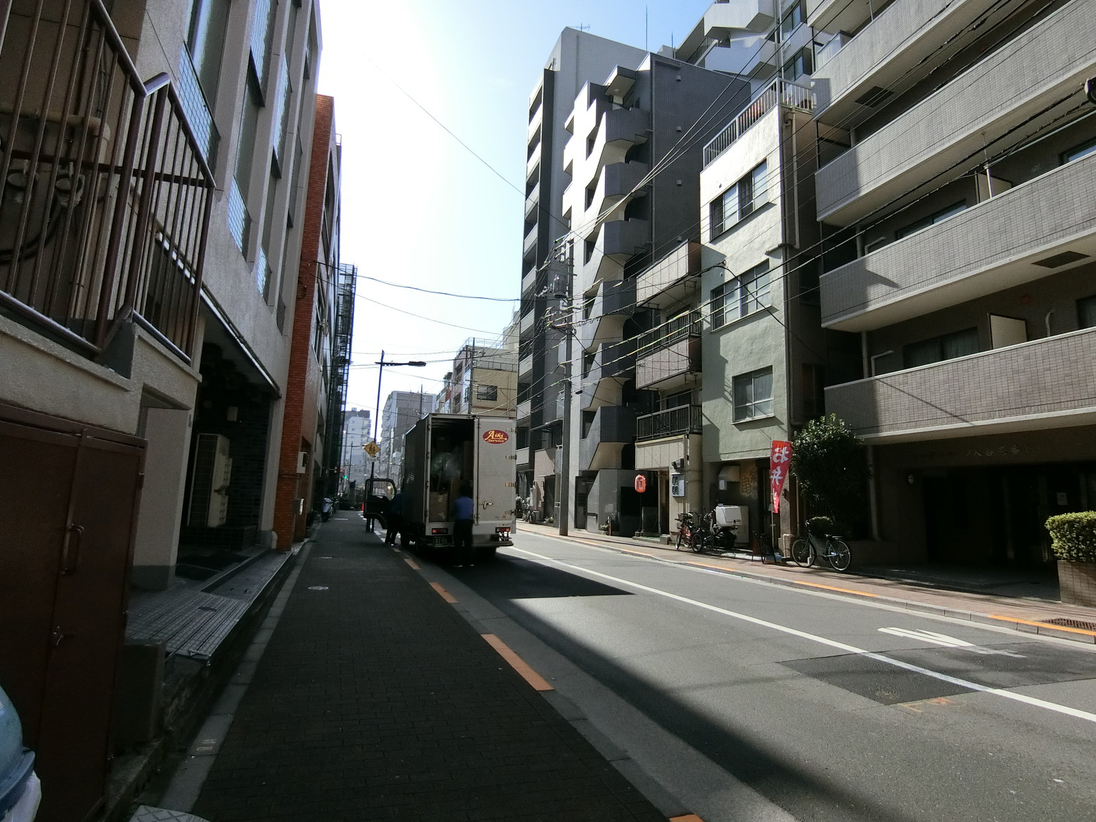北島製菓ビル前面の通り