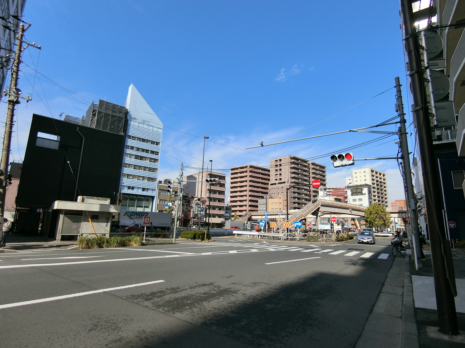 NEビル前面の清洲橋通り