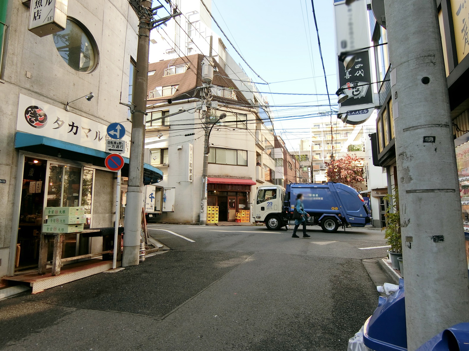 ミスズビル前面の通り