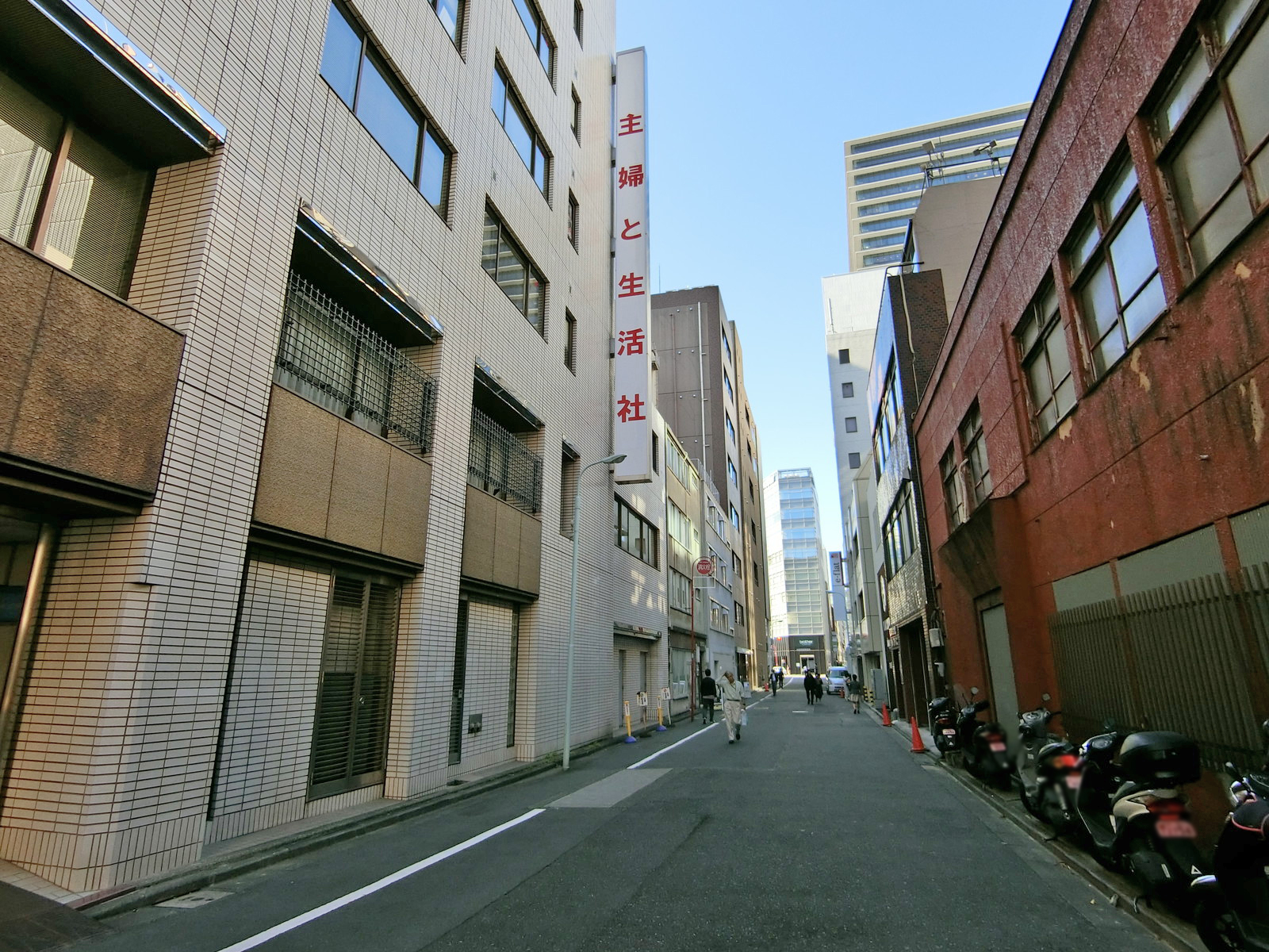 周辺はオフィス街