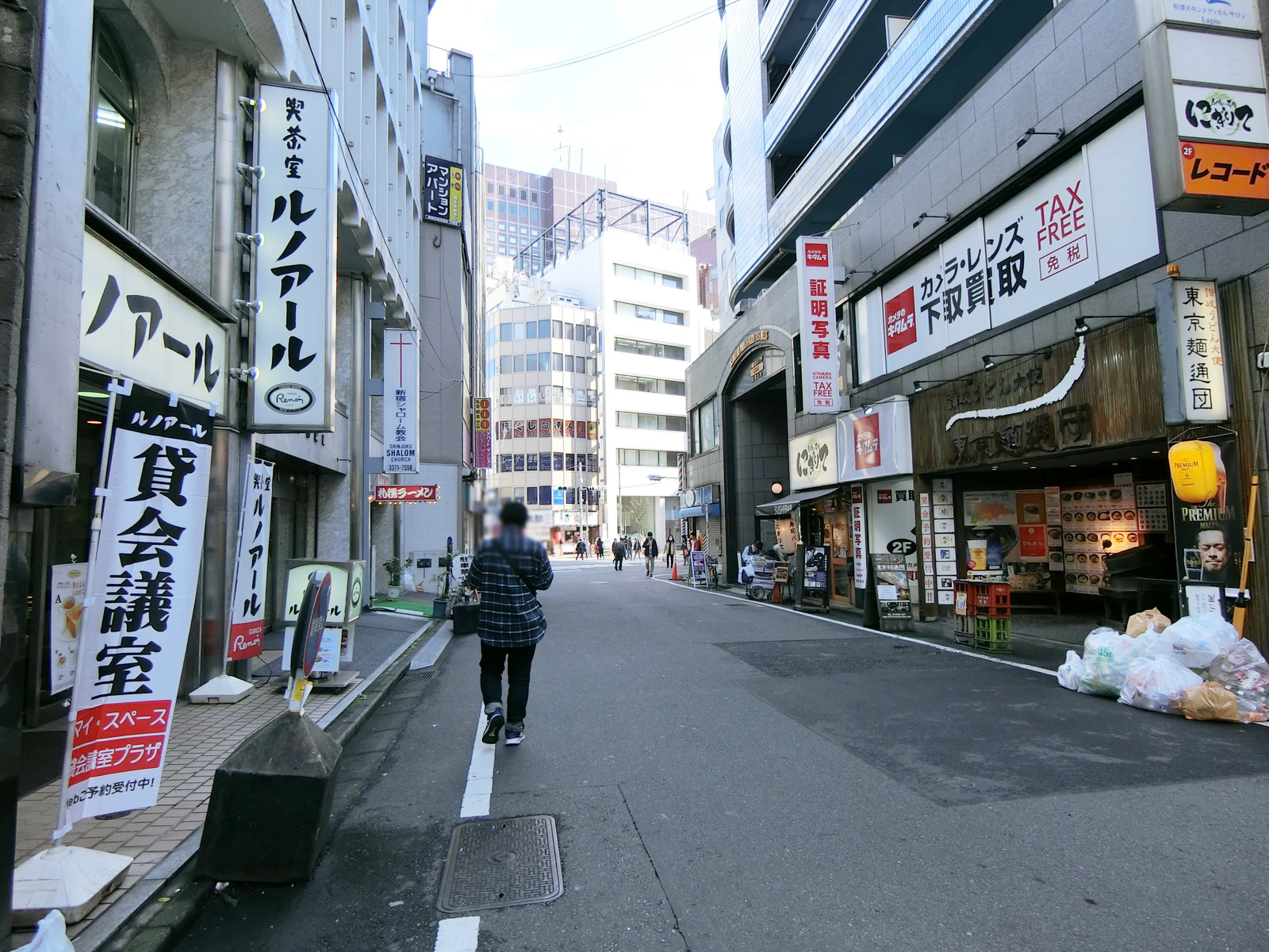 felicita西新宿前面の通り