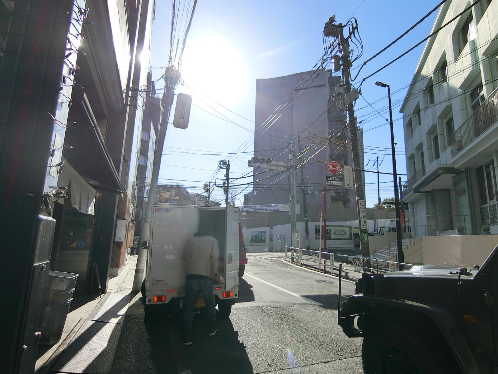 鳥居ビル前面の通り