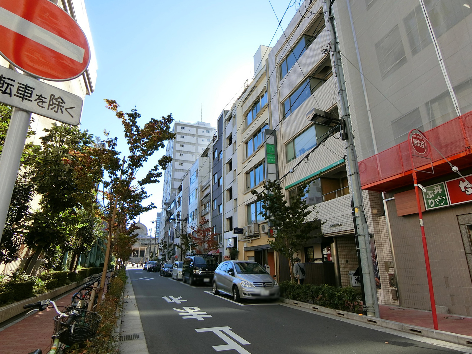 築地NYビル前面の通り