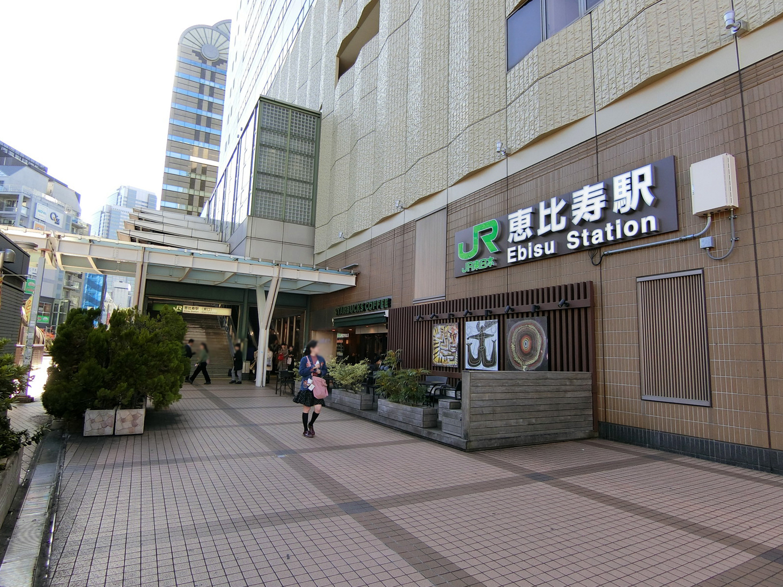 最寄りの「恵比寿駅」