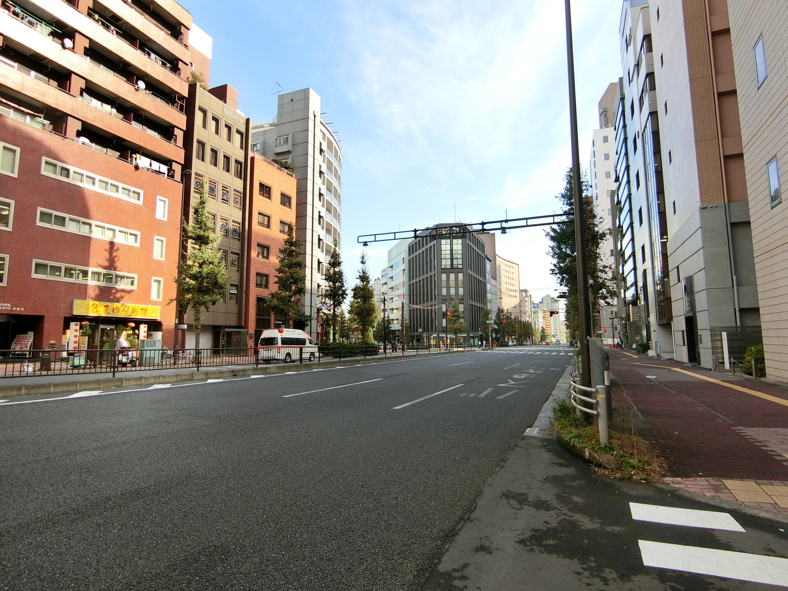 前面の中山道