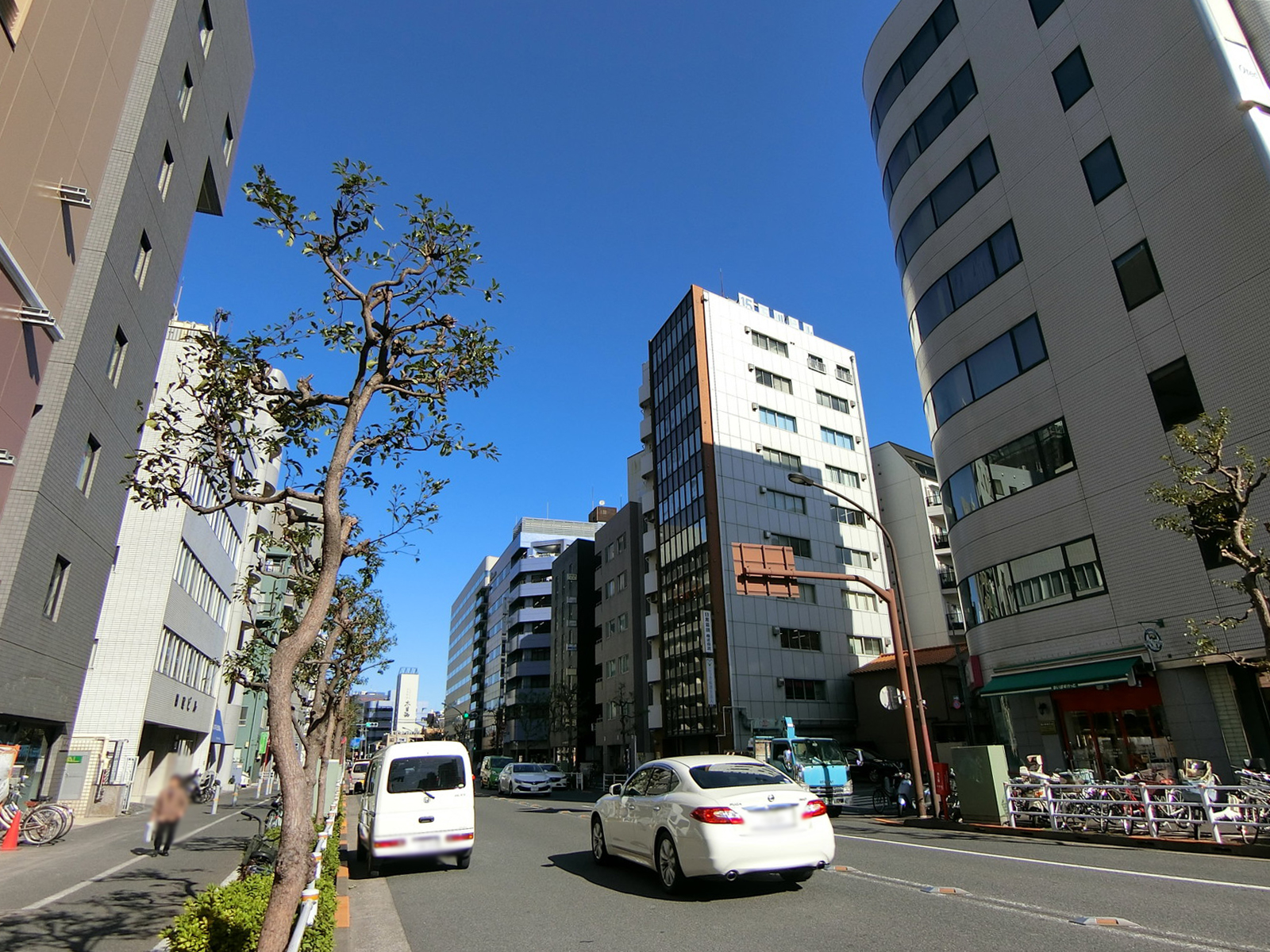 大森ビル前面の入新井中央通り