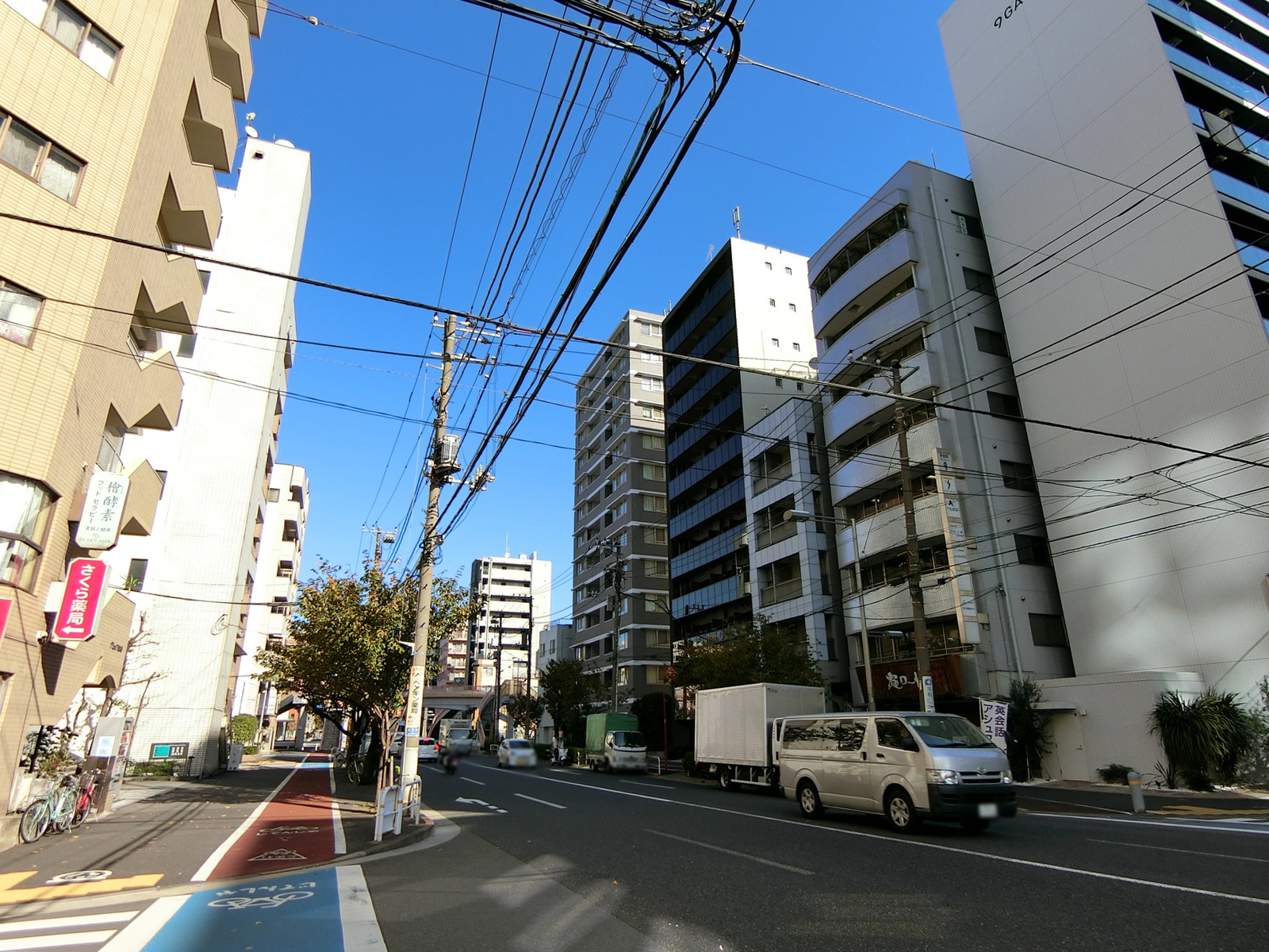 大海ビル前面の通り