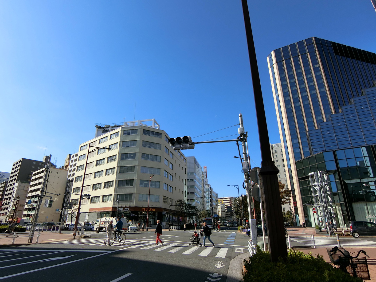 大森Gスクエア前面の大森海岸通り