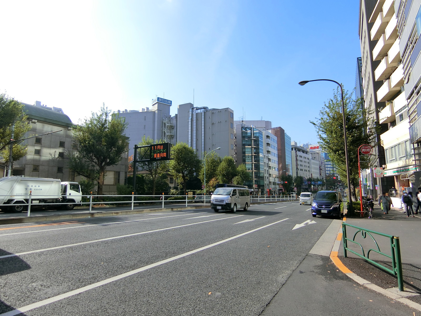 近くの靖国通り