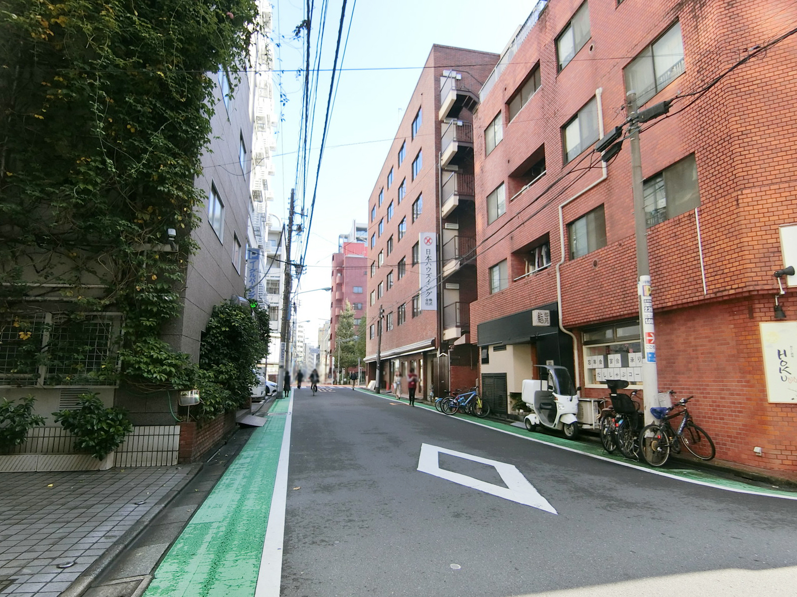 第24スカイビル前面の通り