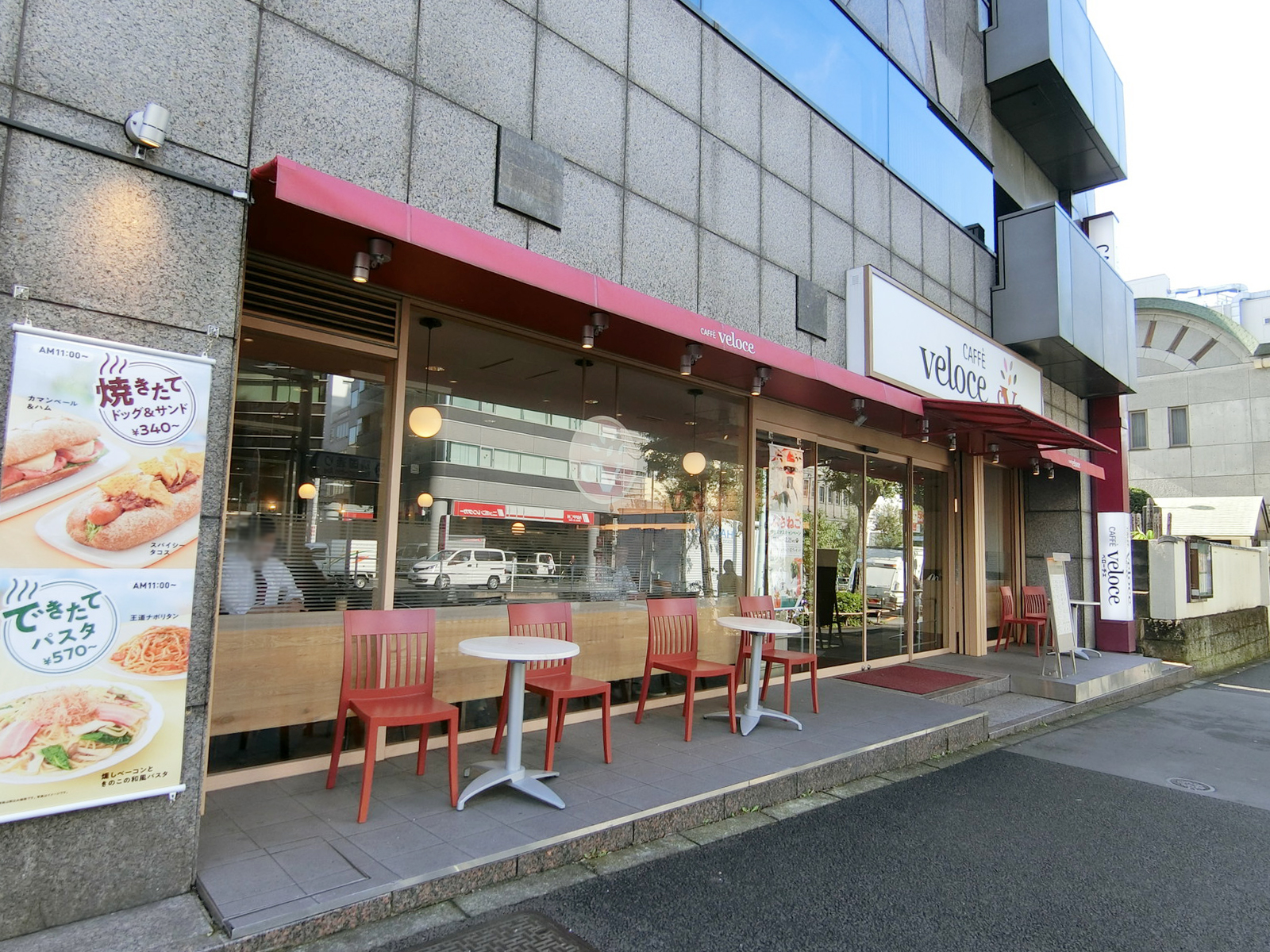 至近のカフェ・ベローチェ