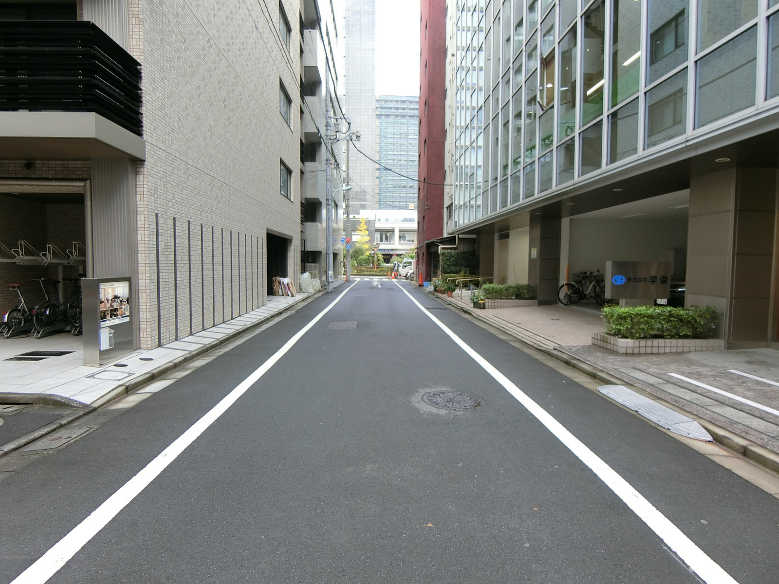 高林ビル前面の通り