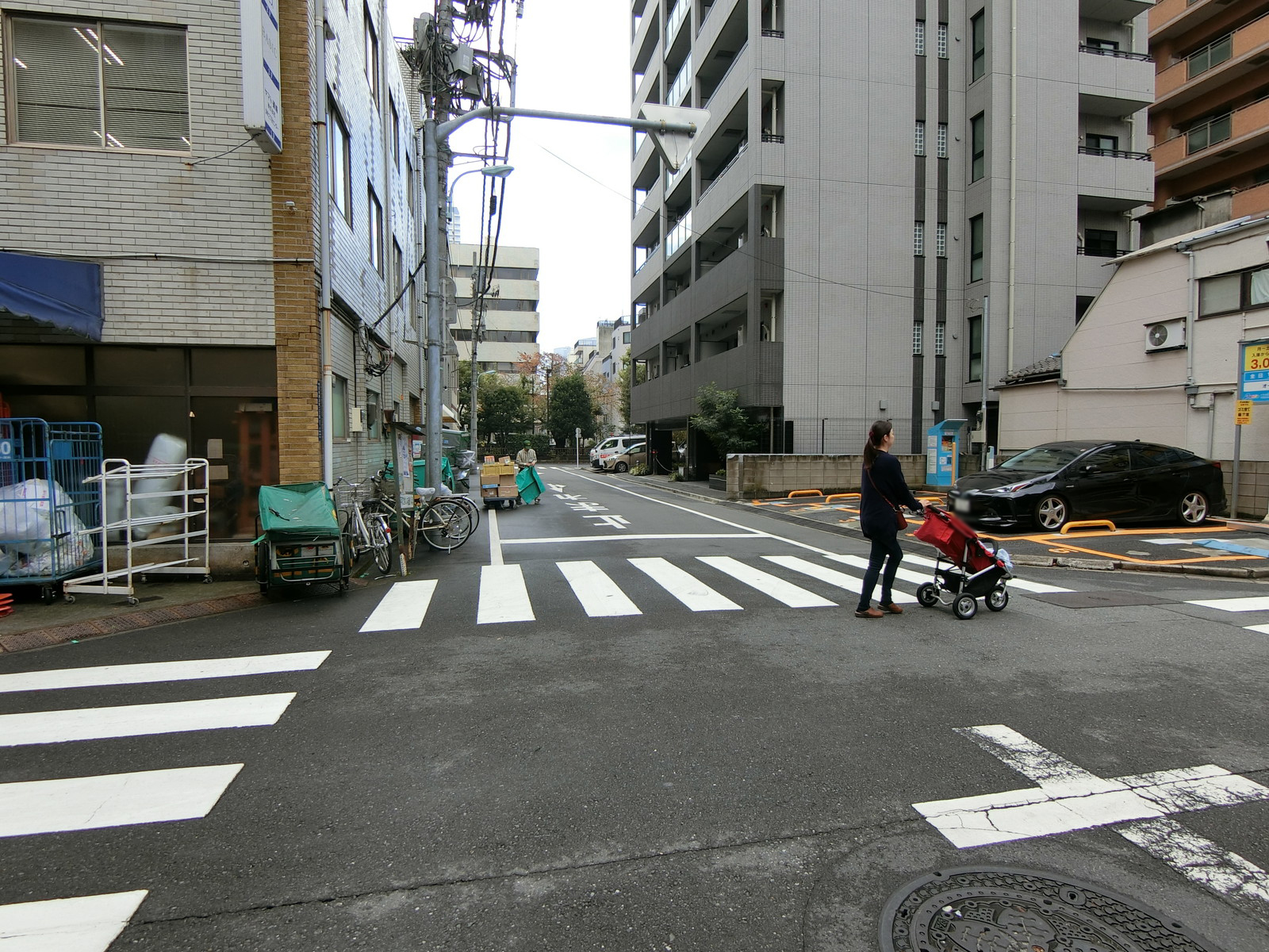 TSI日本橋浜町第1ビル前面の通り