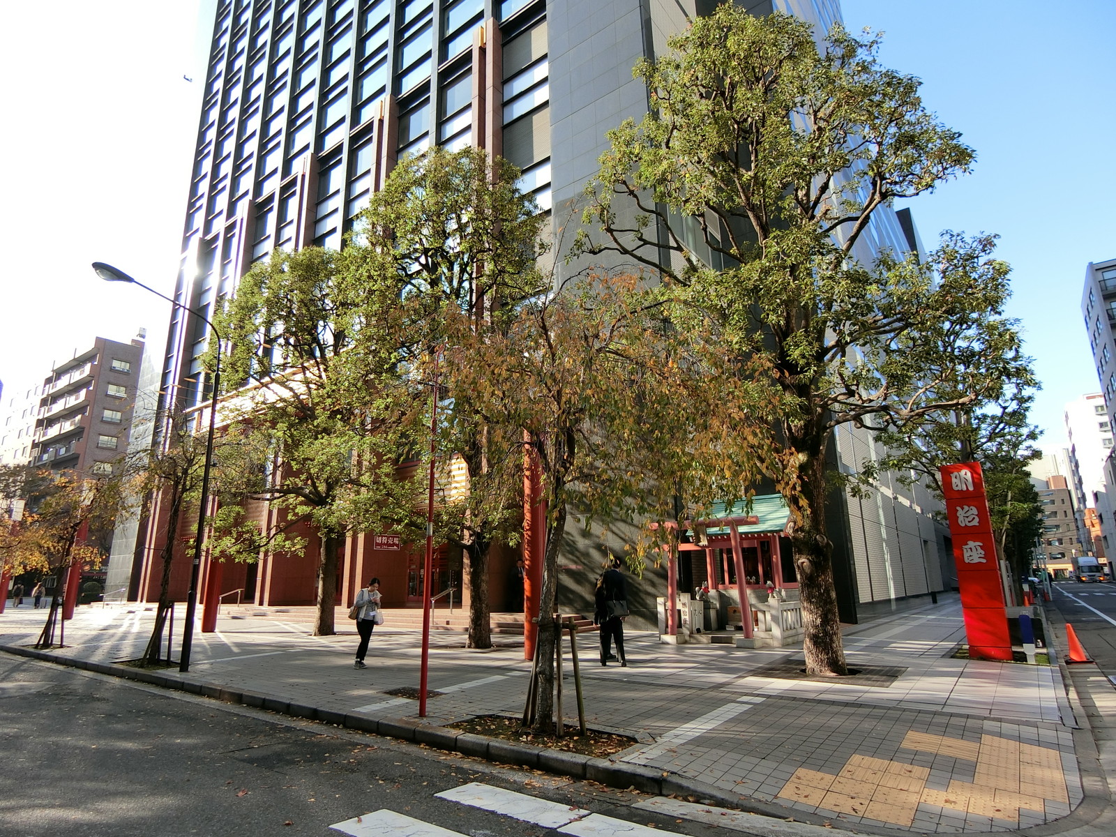 近くの日本橋明治座