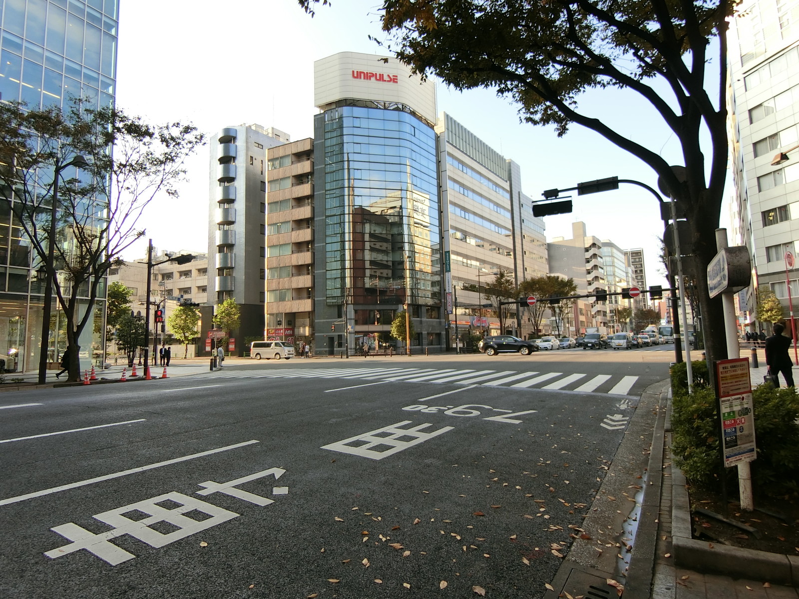 日本橋永信ビル前面の清洲橋通り