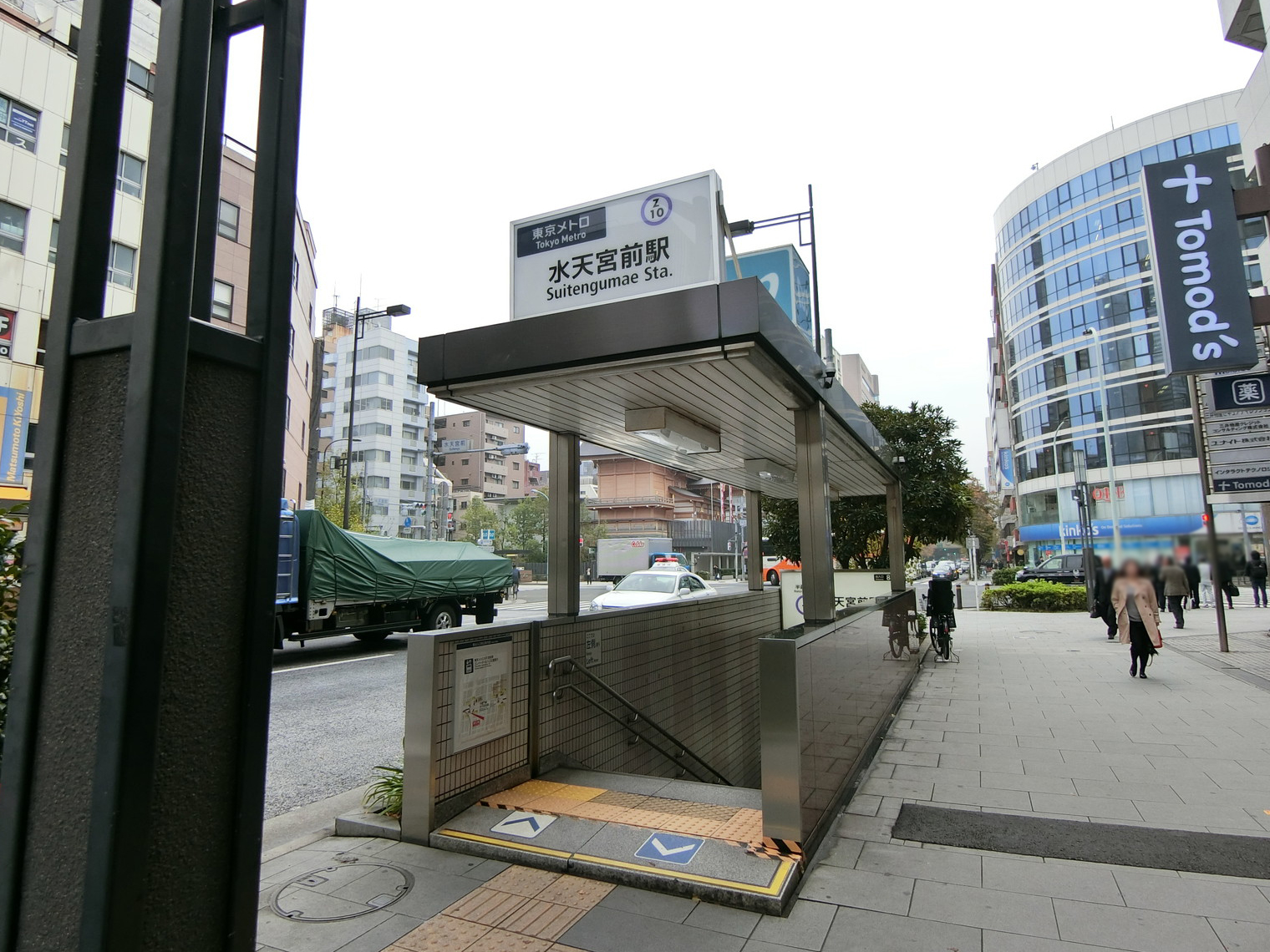 最寄りの「水天宮前駅」