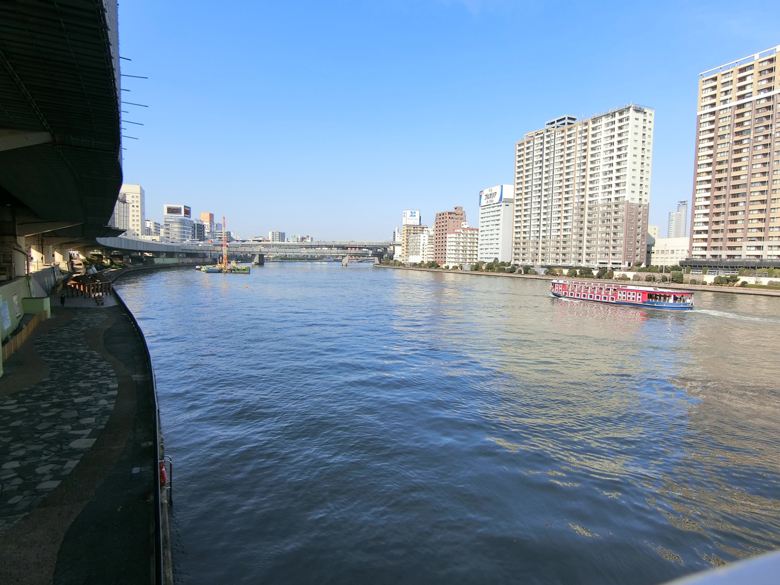 近くを流れる隅田川