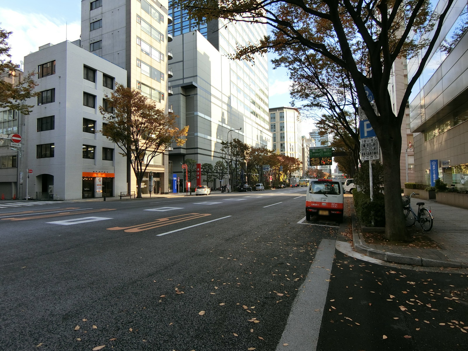 前面の清洲橋通り