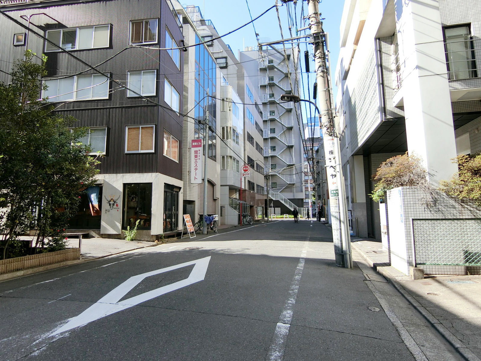 江口ビル別館前面の通り