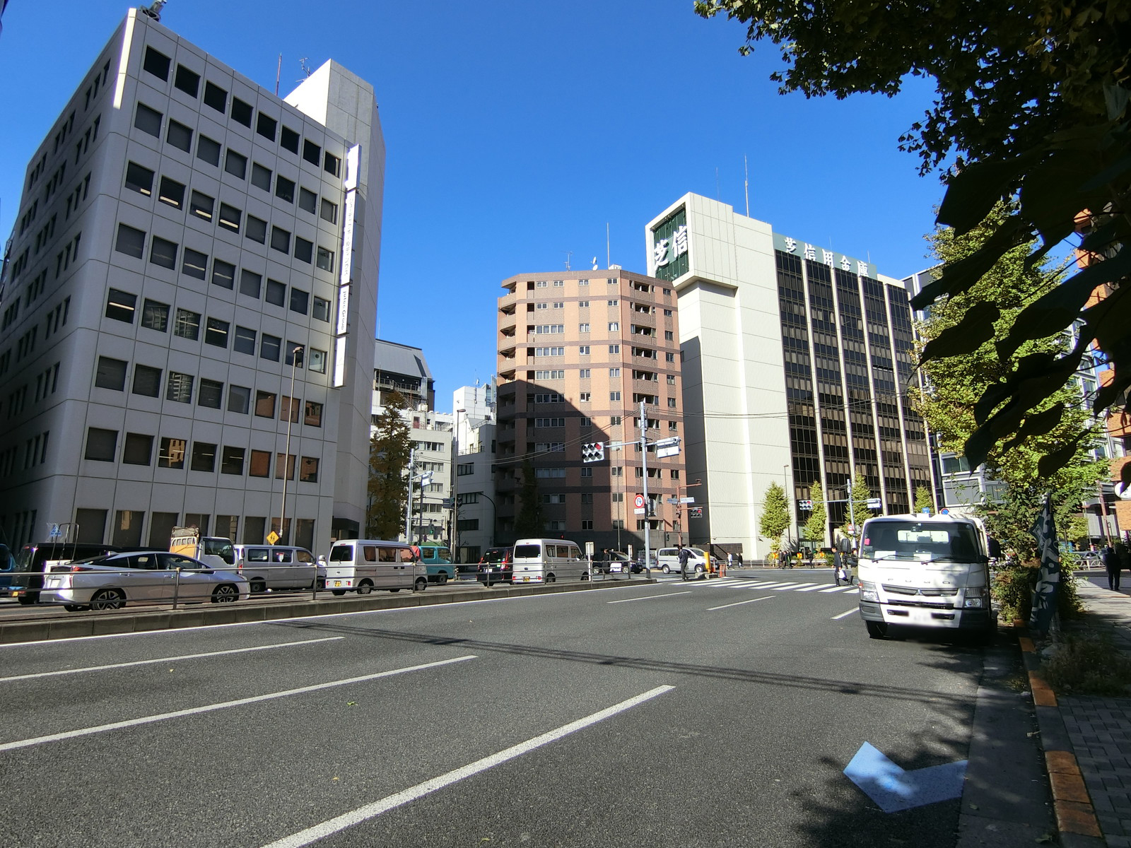 三恵ビル前面の第一京浜