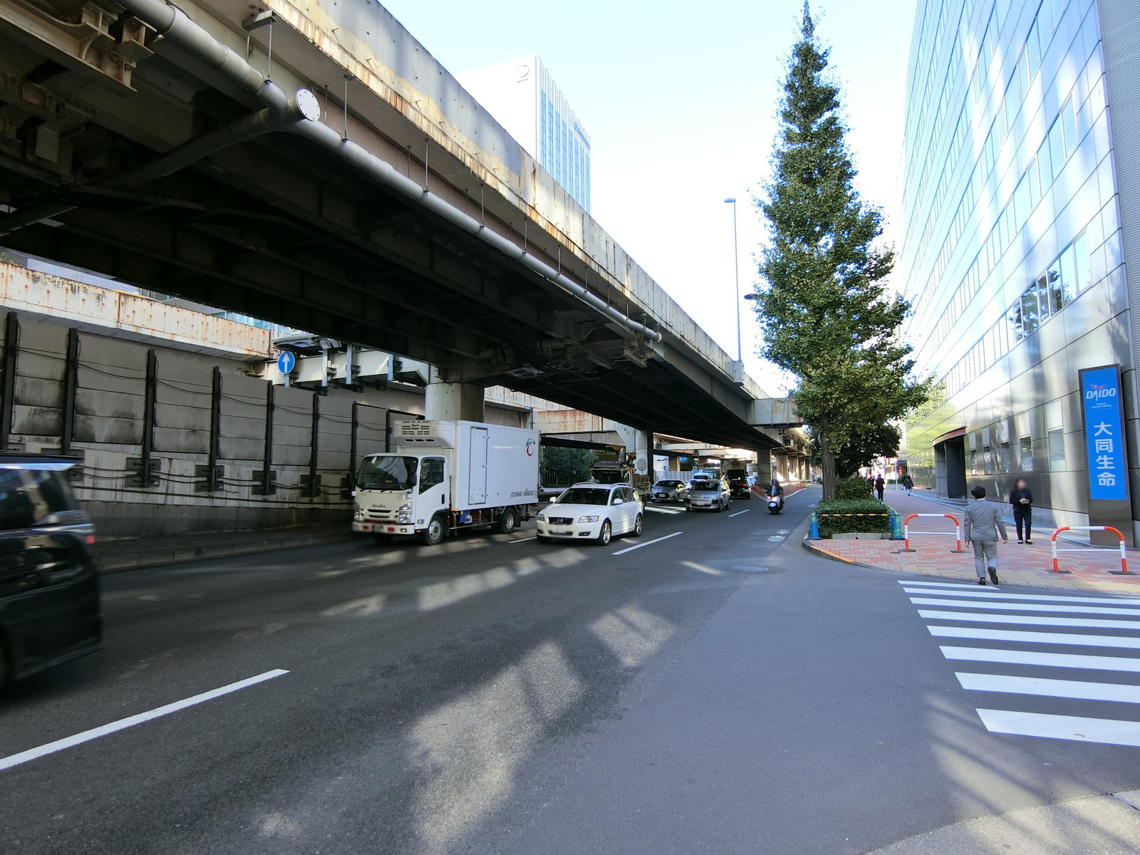 前面の昭和通り