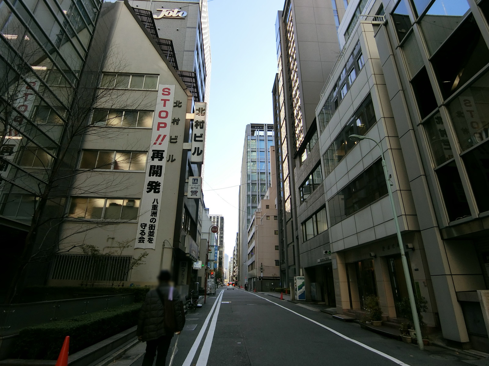 清水ビル前面の通り