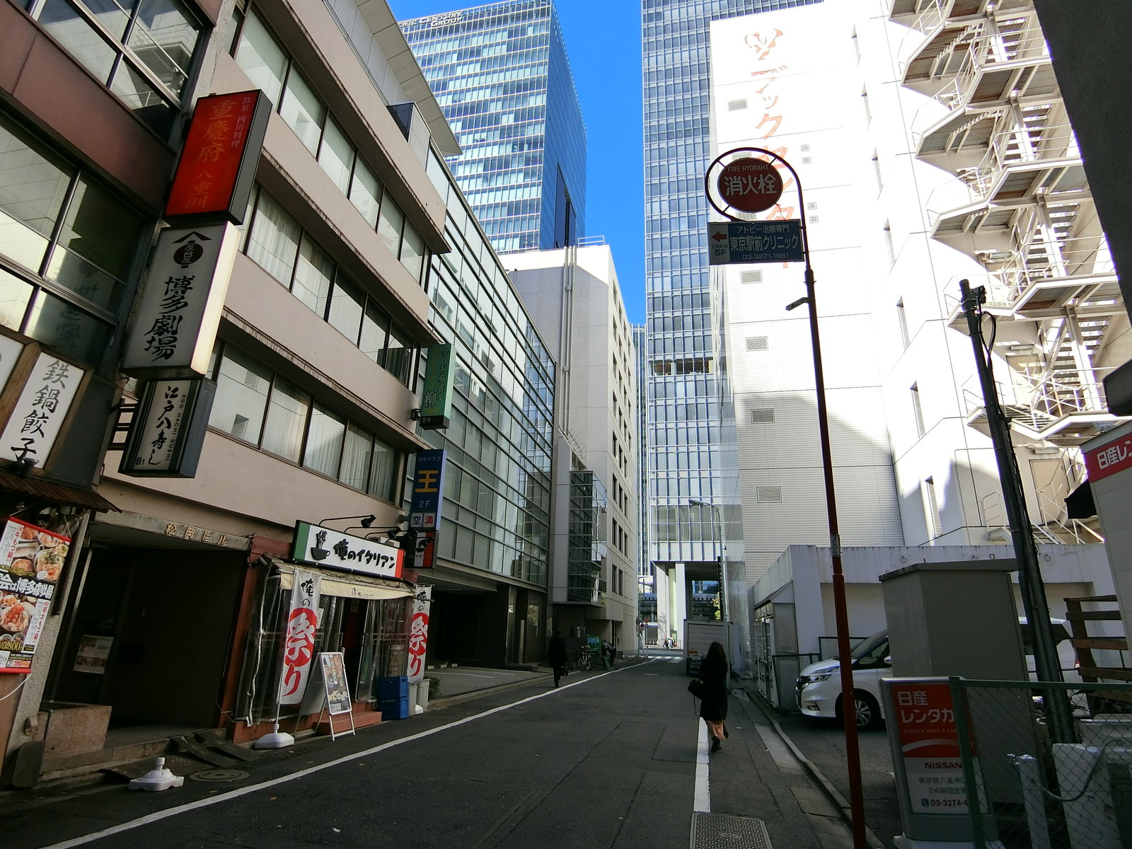 松岡ビル前面の通り