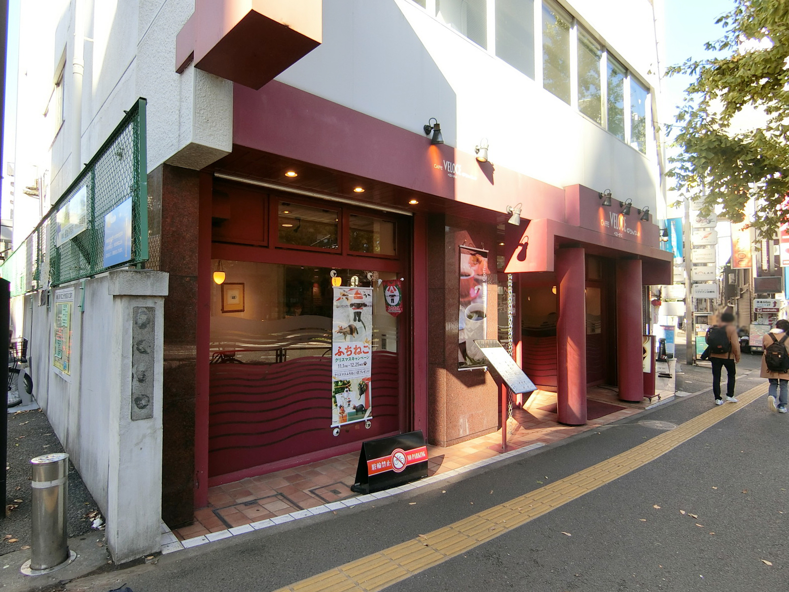 至近のカフェ ベローチェ
