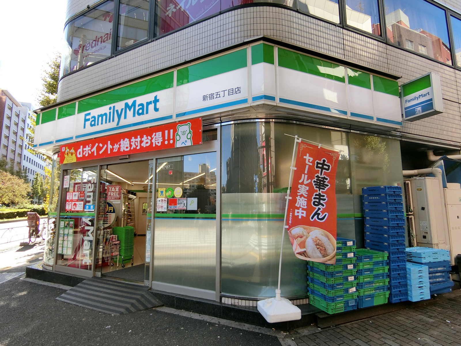 徒歩1分のファミリーマート