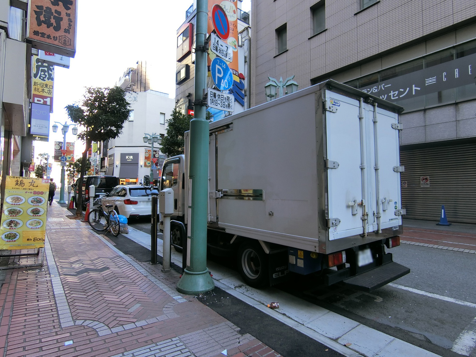 カワノアネックス前面の通り