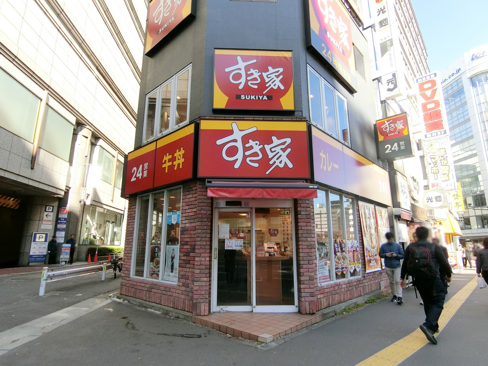 徒歩2分のすき家 新宿南店